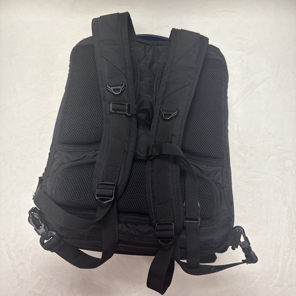 eBags Professional‎ Slim Laptop Backpack EB2146‑16 Durable Travel Work Bag - Picture 2 of 6